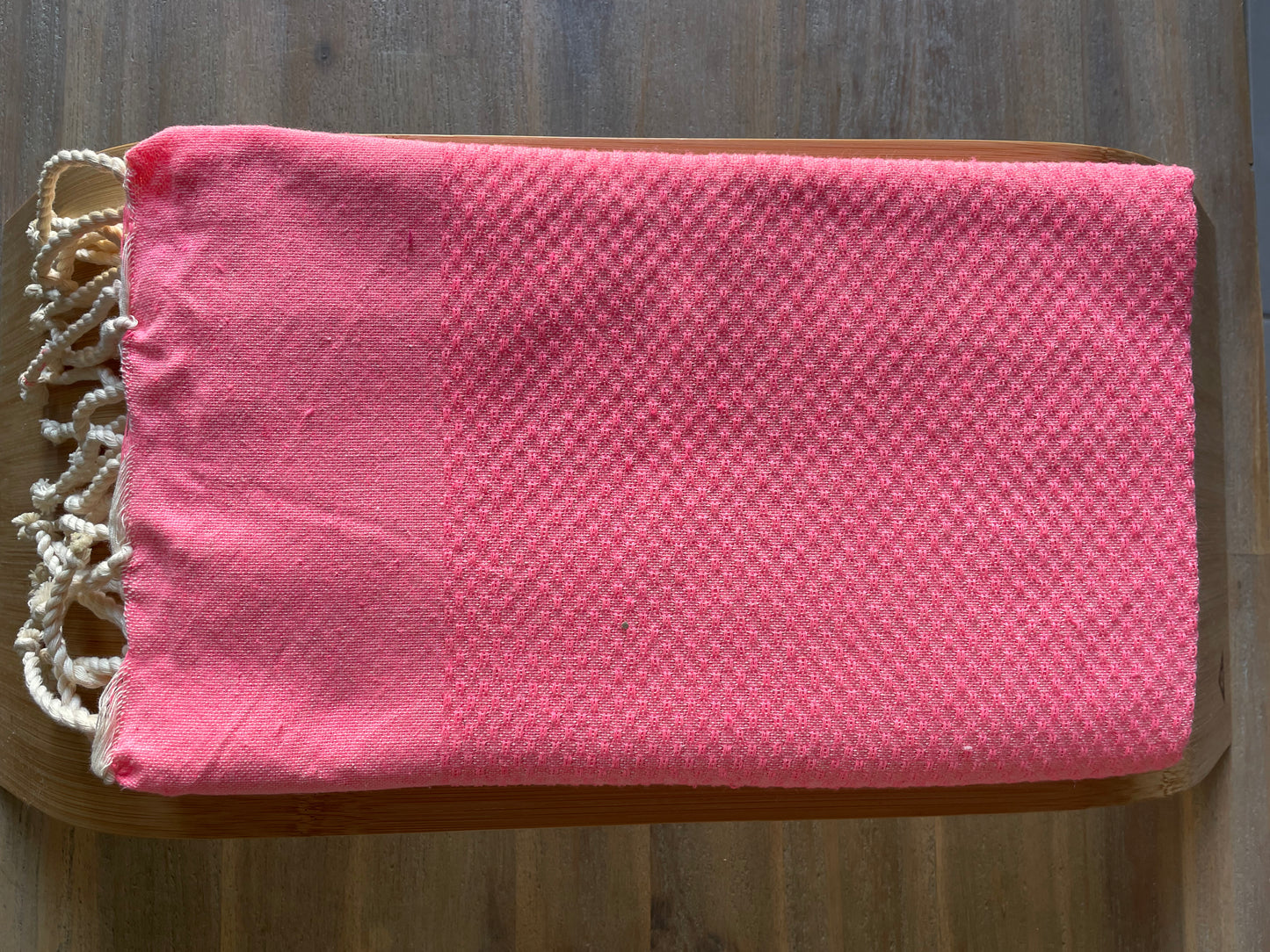 Fouta en coton tissage nid d'abeille unie couleur rose fluo 609
